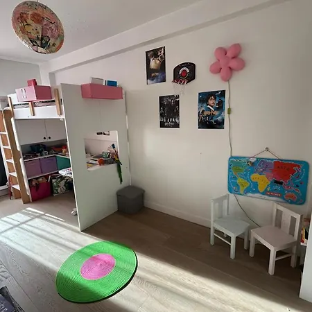 Large Duplex With Terrace Near Belleville
